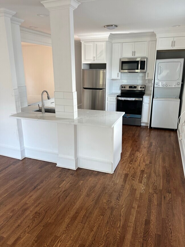 305 Grovers Ave unit 305, Bridgeport, CT 06605 - photo 2