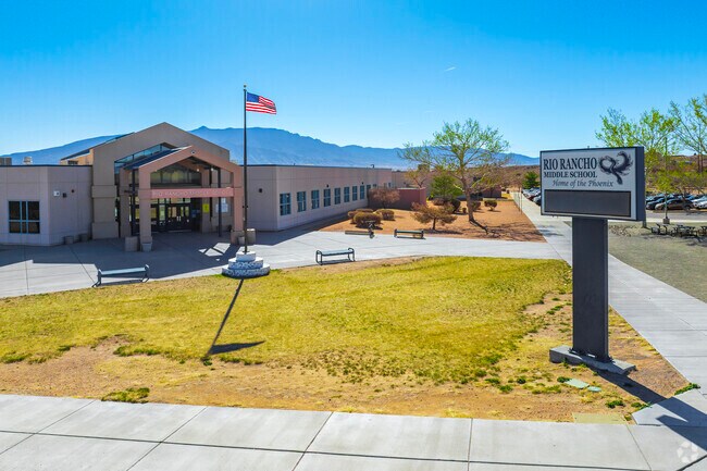 Rio Rancho Middle School receives an A rating from Niche.