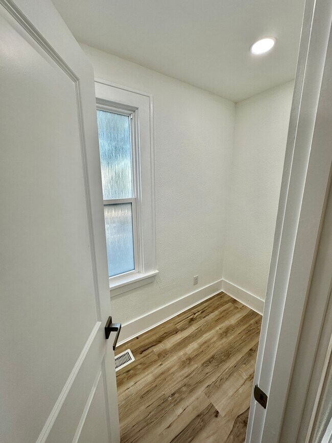 25 W Kentucky St, Trenton, IL 62293 - photo 6