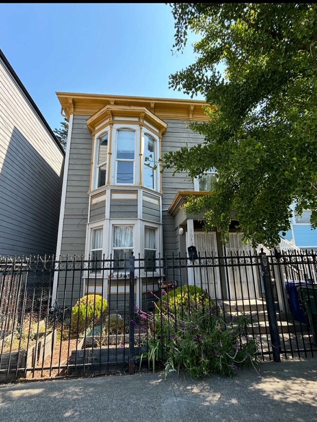 1640 E 12th St, Oakland, CA 94607