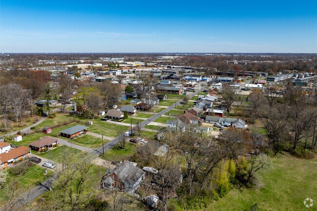 Okolona homes tend toward the modest size with ample green space around them.