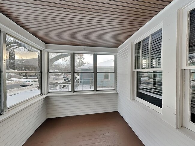 891 Hazelwood St, Saint Paul, MN 55106 - photo 2