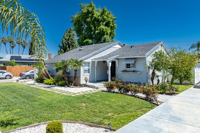 Spacious single story homes located throughout Winnetka.