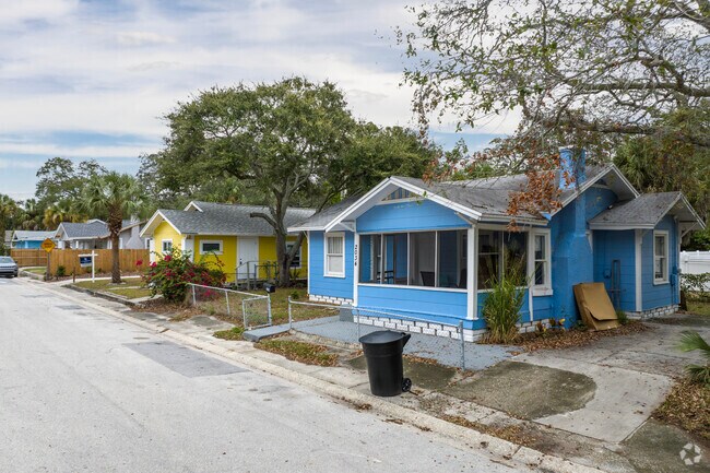 Colorful cottages line some of the streets of Highland Oaks.