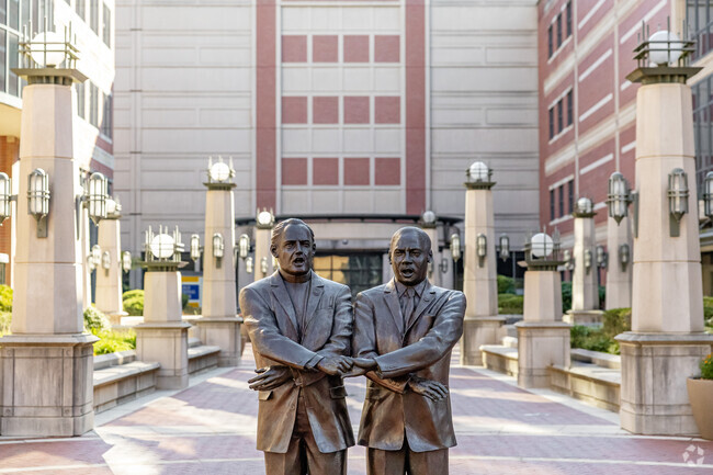 A statue near Monroe Park celebrates a historic Notre Dame moment with Dr King.