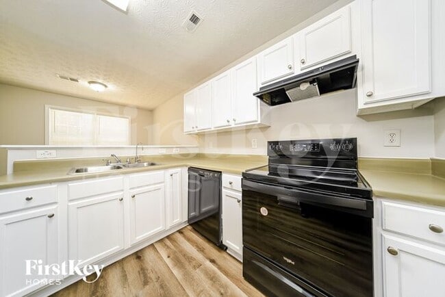 9031 Jimmy Lee Cir, Jonesboro, GA 30238 - photo 7