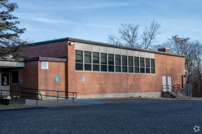 West Tatnuck School in Worcester has Enrollment of 364 students. Grades Served. PK - 06.