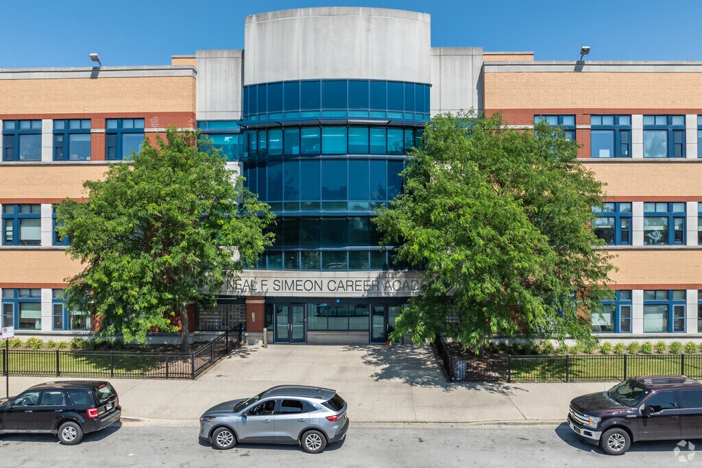 Simeon Career Academy has a student-teacher ratio of 14 to 1 in West Chatham.