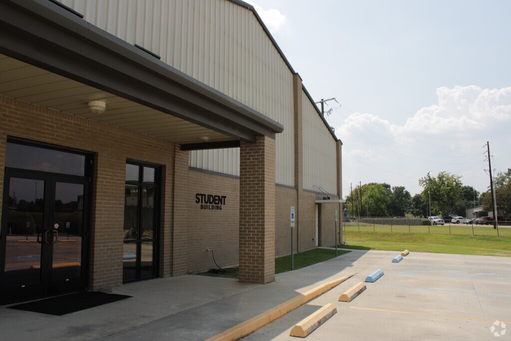 Main entrance to Sequitur Classical Academy in Shenandoah, Baton Rouge LA