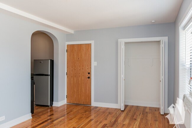 560 W Arlington Place unit 512, Chicago, IL 60614 - photo 2