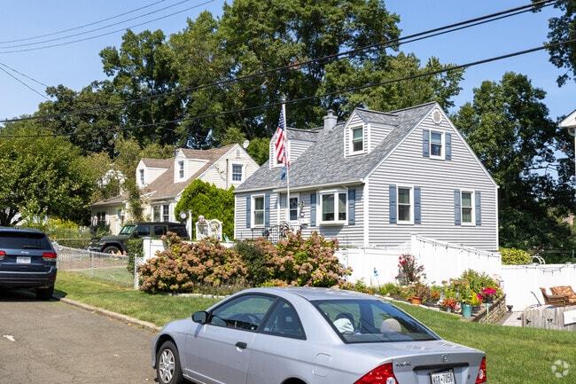 Northeast Yonkers neighbors live close together but keep a strong community feel.