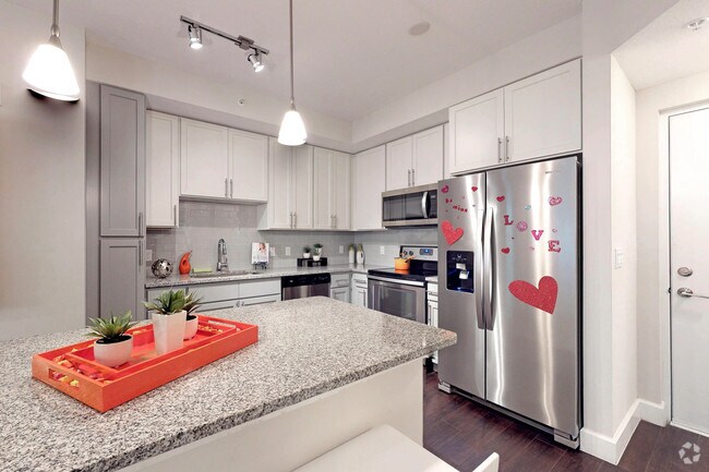 2BR, 2BA - 1,037 SF