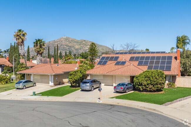 You'll find that ranch style homes are the most common in Sunnymeadows.