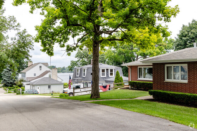 While most homes in W. Palm Beach have waterfront entry, they also include one from the street.