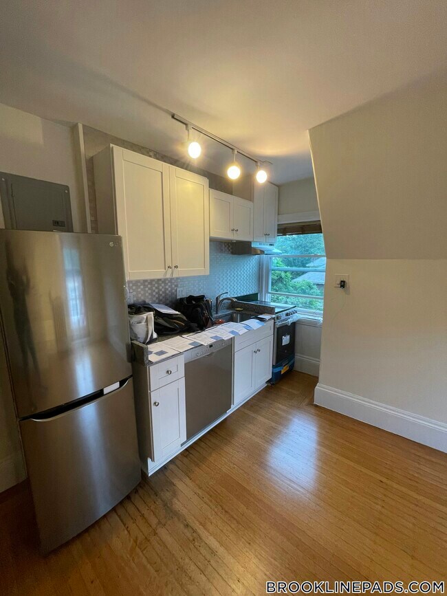 1748 Beacon St Unit 9, Brookline, MA 02445