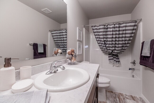 6285 - Bathroom 2.jpg