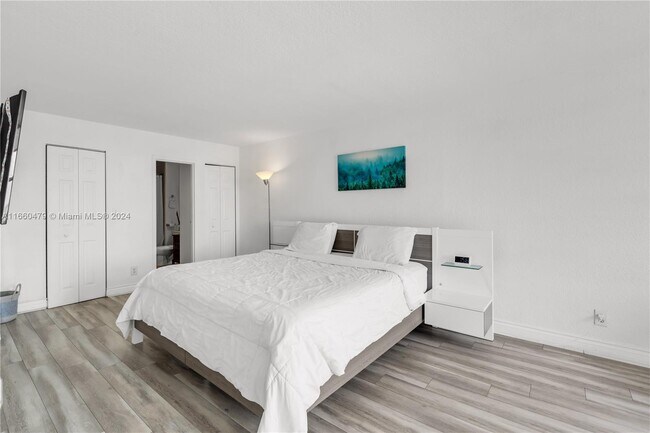 Sailboat Cay unit PENTHOUSE UPGRADED, North Miami, FL 33181 - photo 7