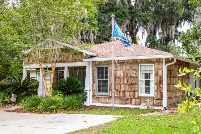 Craftsman homes are found throughout University Park.