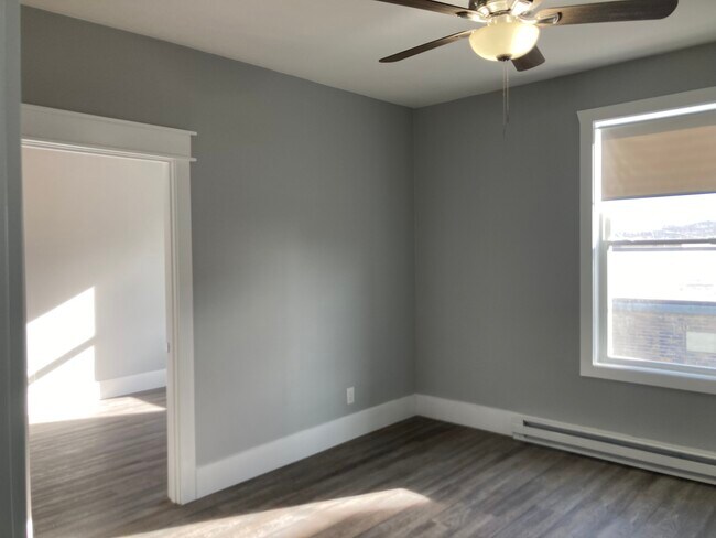 231 2nd Ave NE unit 3, Valley City, ND 58072 - photo 7