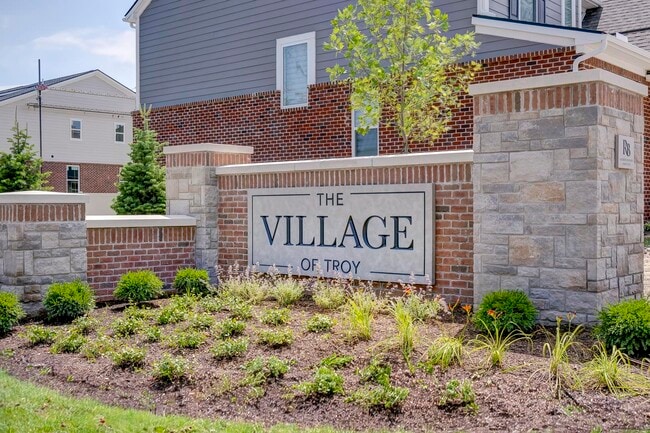 769 Canterbury Ln, Troy, MI 48085 - photo 3