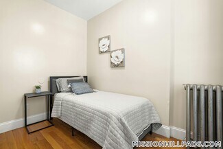 252 Warren St Unit 2, Boston, MA 02119