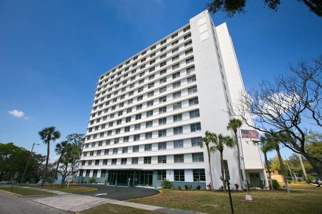 Lakeview Tower-62+ Community, Winter Haven, FL 33880 - photo 6