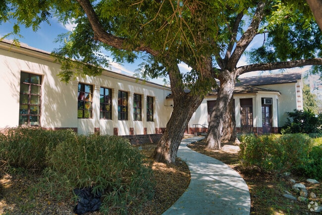 Jackson Elementary School provides education to the little residents in
Altadena