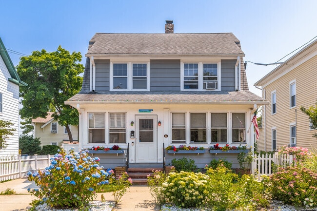 The Hill, New Haven, offers a range of housing options for different budgets.