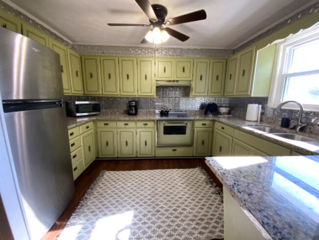 701 Carson St unit A, Greeneville, TN 37743 - photo 5