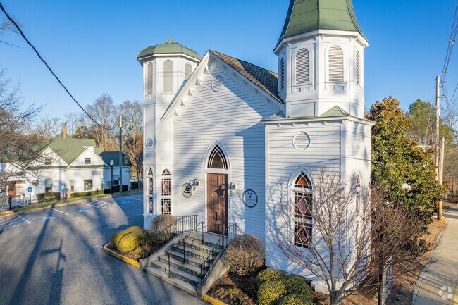 The Norcross Cultural Arts & Community Center has reservable classroom and banquet space.