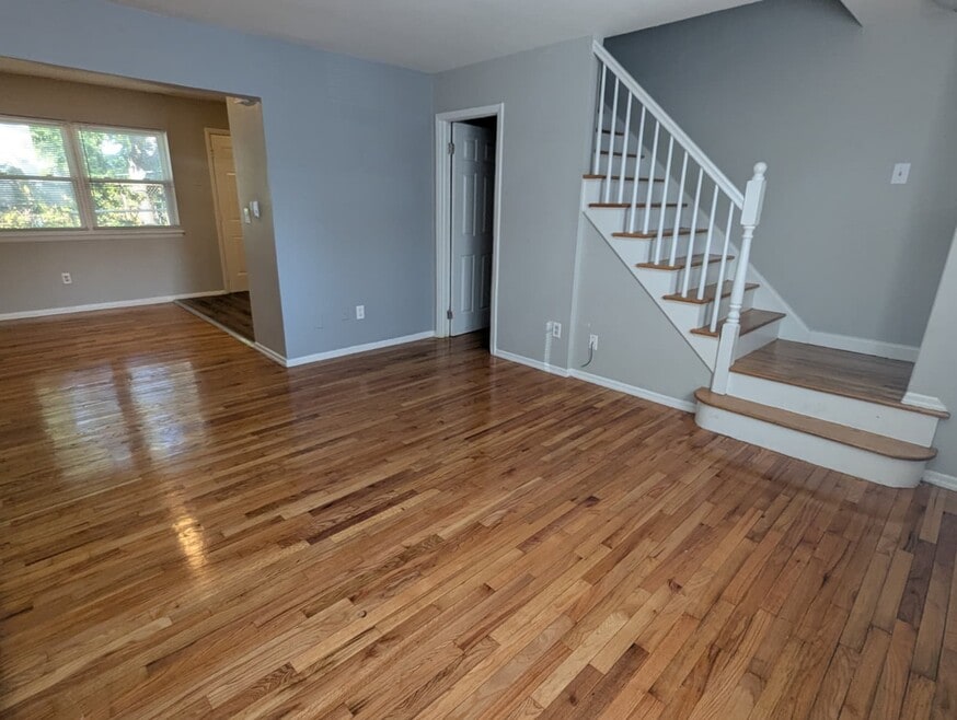 215 Blake St, New Haven, CT 06515 - photo 1