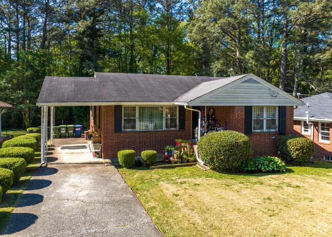 Grove Park ranch style homes have garages or covered open garages.