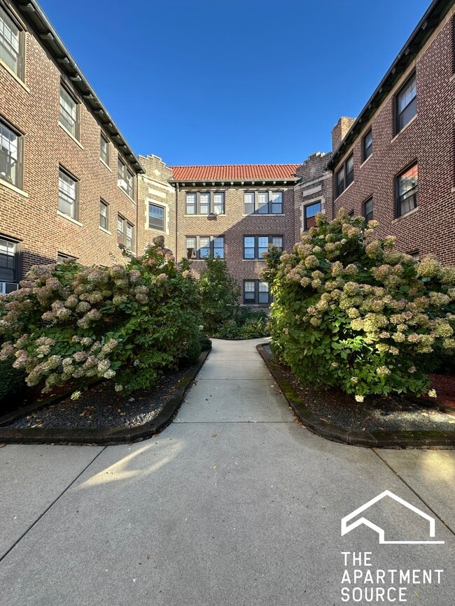 1317 Oak Ave Unit H2, Evanston, IL 60201