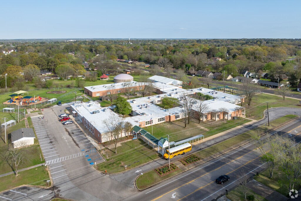 There is ample parking at Thomas Street Elementary in Tupelo.