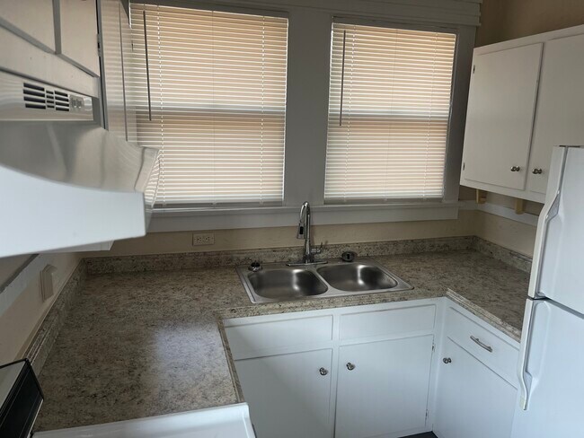 1861 Poplar Ave unit 5, Memphis, TN 38104 - photo 5