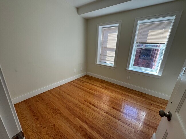 2028 Massachusetts Ave unit 1, Cambridge, MA 02140 - photo 4