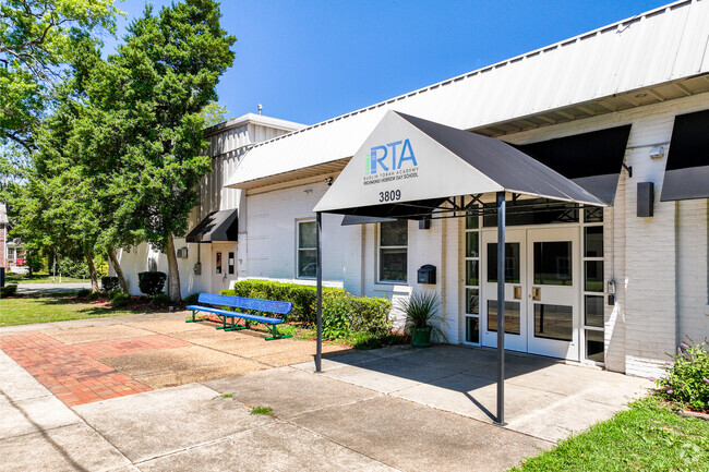 A view of the main entrance to Rudlin Torah Academy.