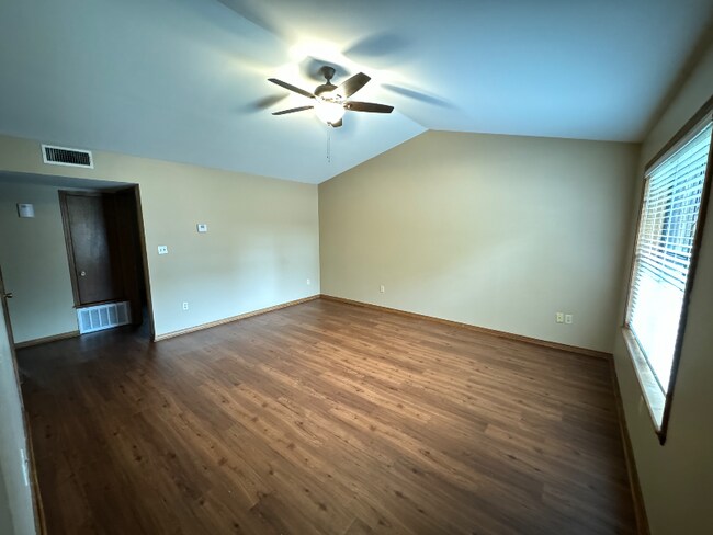 2636 W C St, Russellville, AR 72801 - photo 2