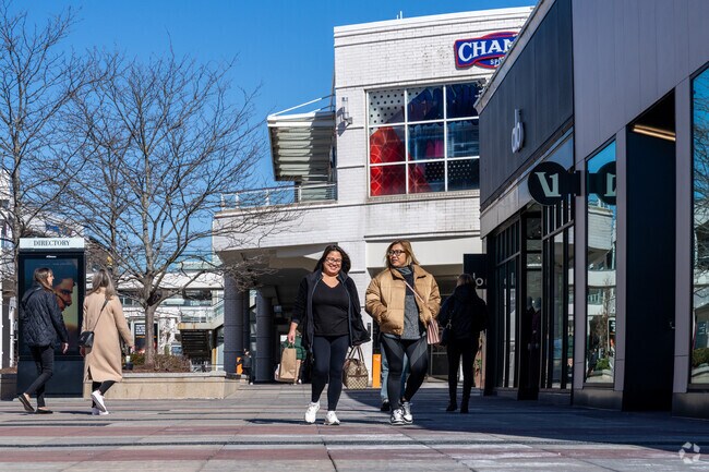 Oakbrook Center shopping mall is next door to Brook Forest.