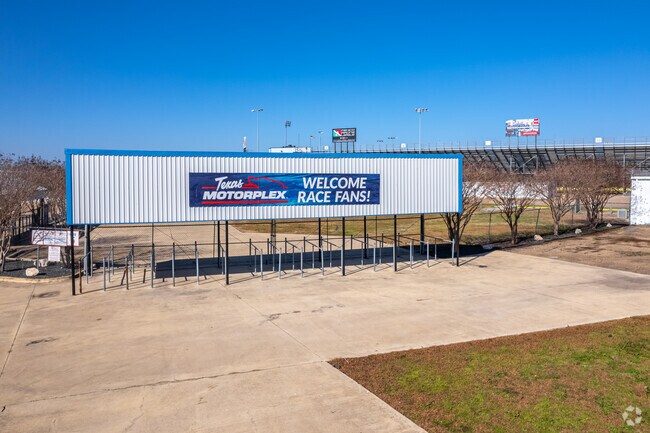 The Texas Motorplex is a premier drag racing facility in Ennis, attracting over half a million visitors each year.