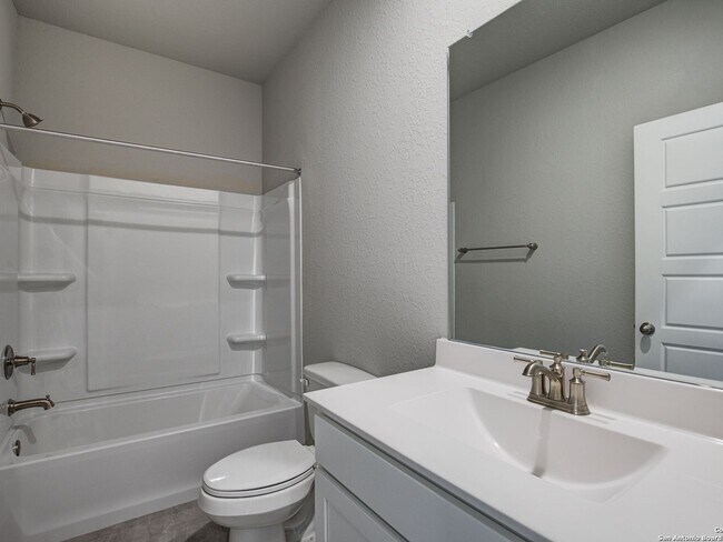 300 Ivy Rd, Seguin, TX 78155 - photo 5