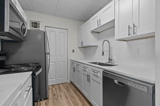 2869 Troy Center Dr, Troy, MI 48084