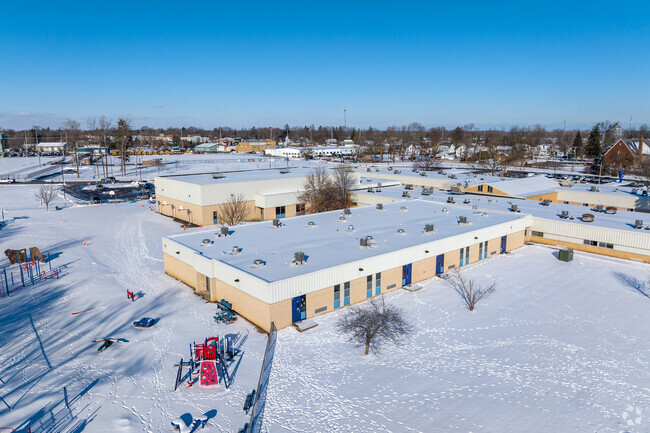 Will L. Lee School, Campus Overview.
