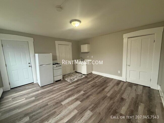 76 Court St unit 4, Bangor, ME 04401 - photo 4