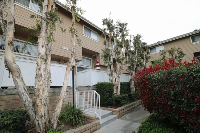 Tamarack Pointe Villas, Brea, CA 92821 - photo 4