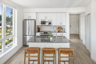 35 112th Ave NE, Bellevue, WA 98004