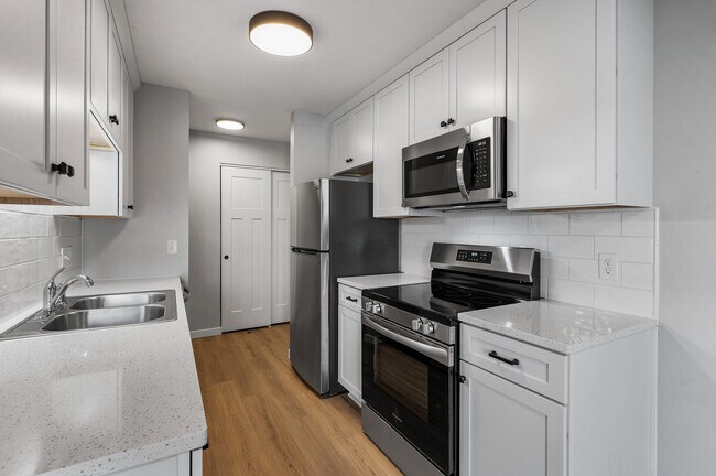 1551 Namekagon St unit 4, Hudson, WI 54016 - photo 4