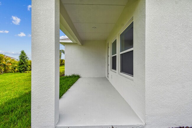 10645 Crescent Creek Crossing, Parrish, FL 34219 - photo 2