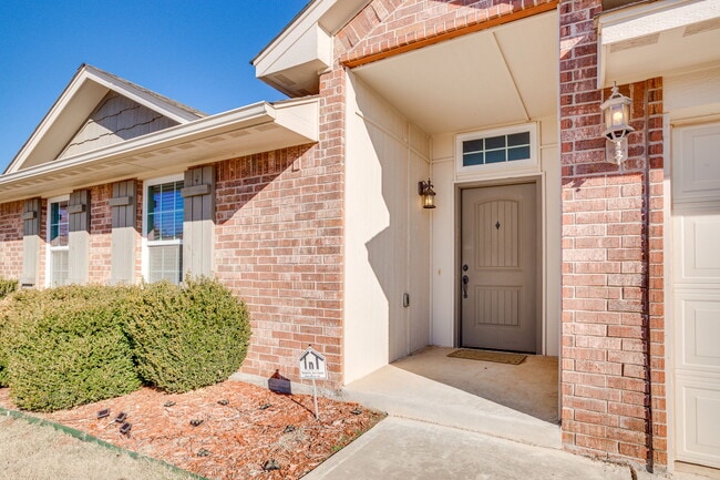 1308 Heathrow Way, Yukon, OK 73099 - photo 3