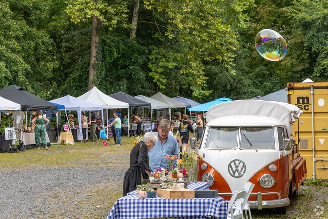 Lambertville’s vibrant open-air markets invite residents to stroll among artisans, flowers, and food beneath the canopy of the trees.